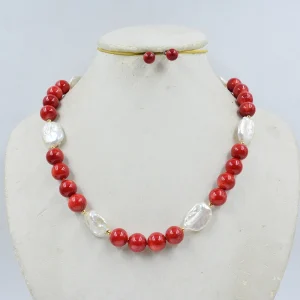 Parure collier et boucles d'oreilles en corail rouge naturel de 12 mm et perles baroques, 45.7 cm